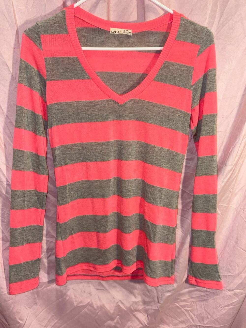 One Clothing Pink And Gray Striped Long Sleeve V-Neck Top Large